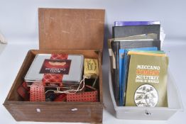 A QUANTITY OF ASSORTED LOOSE MECCANO, mainly red/green and blue/yellow era parts, assorted gears,