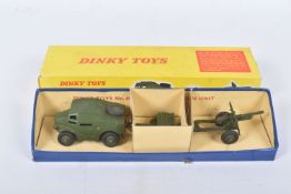 A BOXED DINKY TOYS 25-POUNDER FIELD GUN SET, No.697, appears complete and in very good condition