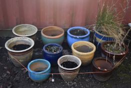 ELEVEN VARIOUS GLAZED PLANT POTS OF VARIOUS SIZES AND STYLES, largest diameter 46cm diameter x
