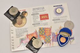 A SMALL CARDBOARD BOX CONTAINING A HIGH GRADE GEORGE V FULL GOLD SOVEREIGN COIN, 1912, 22ct gold,