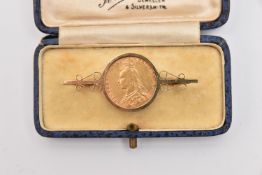 A MOUNTED FULL GOLD SOVEREIGN COIN BROOCH, depicting Queen Victoria, dated 1892, claw set in a