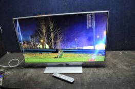 A PANASONIC TX-L39E6B 39in TV WITH REMOTE (PAT pass and working, remote intermittent) (2)