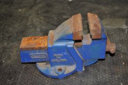 A RECORD No.3 ENGINEERS VICE with 4in jaws Condition Report: some surface rust but doesn't impede