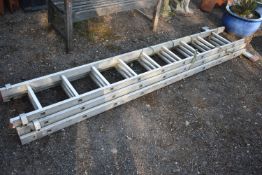 A FAVORIT EN131 ALUMINIUM TRIPLE EXTENSION MULTI PURPOSE LADDER, with nine rungs to each length, max