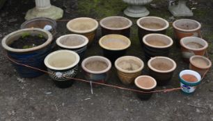 SIXTEEN GLAZED PLANT POTS, of various sizes, patterns and colours, and a plastic plant pot (17)