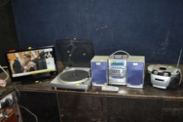 A COLLECTION OF HOUSEHOLD ELECTRICAL ITEMS including a Digihome 19in TV (no remote), an Aiwa Hi Fi