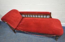 A 20TH CENTURY OAK CHAISE LOUNGE, with red fabric upholstery, carved details, raised on square