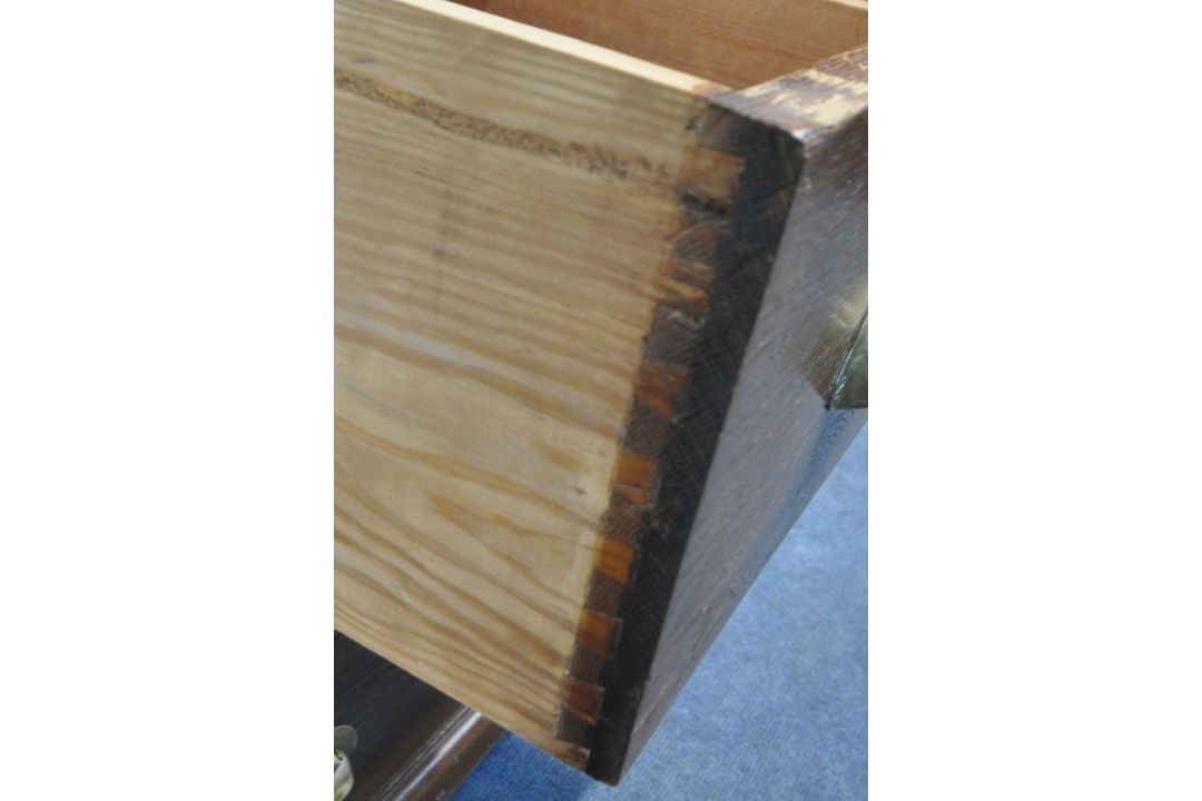 AN EARLY 20TH CENTURY STAINED OAK CHEST OF THREE DRAWERS, raised on castors, width 80cm x depth 52cm - Image 4 of 4