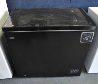 A LOGIK CHEST FREEZER IN BLACK, width 91cm, depth 55cm, height 85cm (PAT pass and working at -18