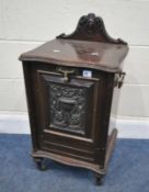 AN EARLY 2OTH CENTURY MAHOGANY PURDONIUM, with a scrolled raised back, twin brass handles, the