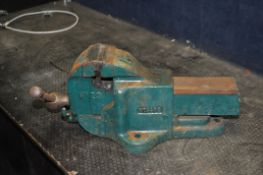 A RECORD No.23 ENGINEERS VICE, with 4 1/2in jaws, Condition Report: some surface rust and paint