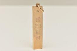 A BOXED HEAVY 9CT GOLD INGOT PENDANT, hallmarked 9ct London 1977, fitted with a jump ring for