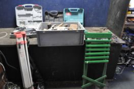 A TRAY CONTAINING TOOLS, including a Starrett internal bore micrometer, a Bergen air wrench, a