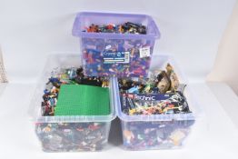 A LARGE COLLECTION OF LOOSE MODERN LEGO, to include Creator, Technic, Friends and Harry Potter