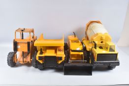 FOUR ITEMS OF MIGHTY TONKA TOYS CONSTRUCTION EQUIPMENT, Forklift Truck, Lorry/Truck mounted Cement