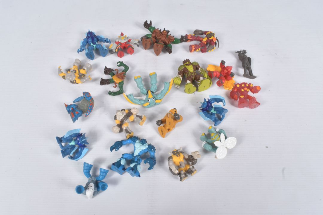A QUANTITY OF GORMITI ACTION FIGURES AND ACCESSORIES, by Giochi Preziosi, all appear complete and in - Image 5 of 5
