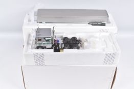 A BOXED FRANKLIN MINT 1979 FREIGHTLINER C.O.E. TRACTOR WITH REFRIGERATED TRAILER, No.B12WSOO &