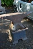 POSSIBLY ALLDAYS & ONIONS, LONDON, A CAST IRON NO17 BLACKSMITHS ANVIL, length 89cm, on a square