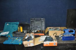 A COLLECTION OF POWER TOOLS, including a JCB circular saw, a Draper sander, a Black and Decker jig