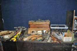 A CARPENTERS TOOL BOX AND A TRAY CONTAINING CARPENTRY TOOLS, including two brace and bits, two