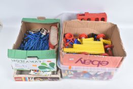A QUANTITY OF ASSORTED LOOSE LEGO, mainly 1970's era, includes a good quantity of blue railway