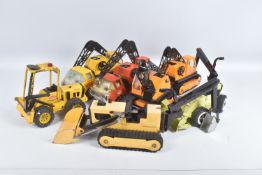 SEVEN ITEMS OF TONKA TOYS CONSTRUCTION EQUIPMENT, two Lorry/Truck mounted Cranes, two Crawler