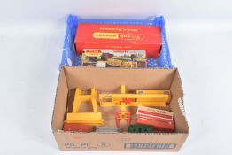A BOXED TRI-ANG OO GAUGE GIRAFFE CAR SET, No.R348, car appears complete and in working order, with