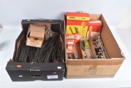 A QUANTITY OF BOXED AND UNBOXED OO GAUGE LINESIDE BUILDINGS, ACCESSORIES & TRACK ETC., to include
