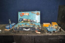 A CARPENTERS TOOLBOX CONTAINING TOOLS including a Stanley No.4 , a No.80 1/2, a No.151 spokeshave, a