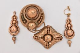 AN ASSORMENT OF 19TH CENTURY JEWELLERY, to include a yellow metal memorial brooch with a central
