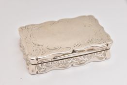 A LATE VICTORIAN SILVER SNUFF BOX, of a wavy rectangular form, engraved with a foliate pattern,