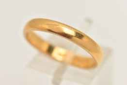 A 22CT GOLD BAND RING, a plain polished yellow gold band ring, approximate width 3mm, hallmarked