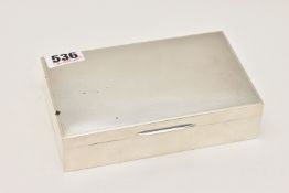AN ELIZABETH II SILVER CIGARETTE BOX, of a rectangular form, engine turned pattern to the hinged