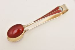 A PAIR OF 'DAVID ANDERSEN' RED GUILLOCHE ENAMEL SUGAR TONGS, small gilt metal and red guilloche