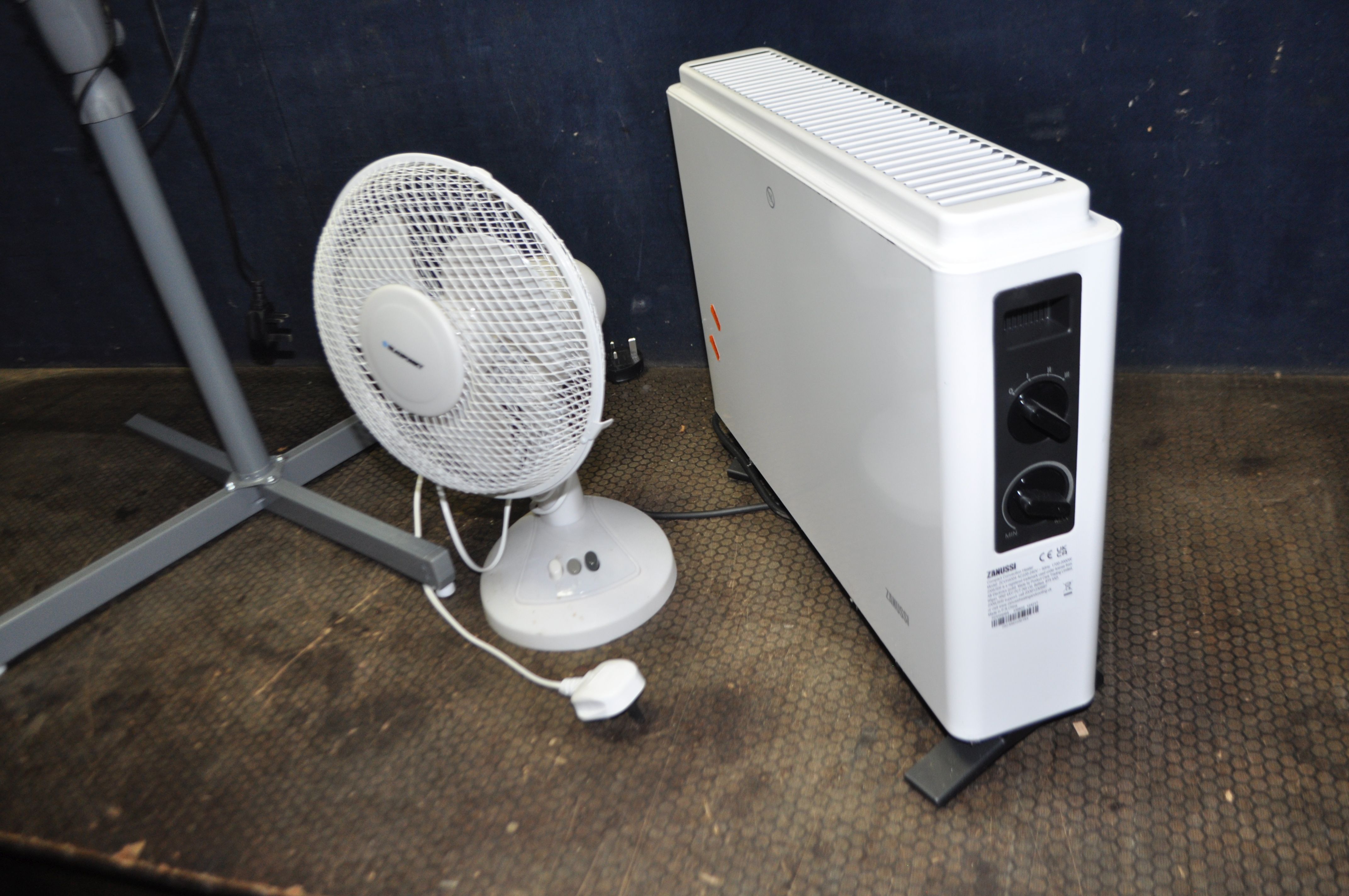 A ZANUSSI HEATER, a Blaupunkt table fan and a Scallen floor fan (all PAT pass and working) - Image 3 of 3