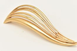 A YELLOW METAL OPEN WORK BROOCH, fitted with a brooch pin and safety clasp, stamped 18ct, length