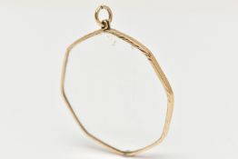 A 9CT GOLD PENDANT MAGNIFYING GLASS, glass in a collet mount fitted with a jump ring for suspension,