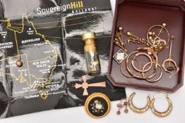 AN ASSORTMENT OF JEWELLERY AND A SMALL JAR OF GOLD LEAF, to include a thin yellow metal polished