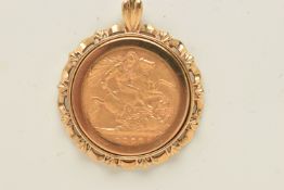A MOUNTED HALF SOVEREIGN PENDANT, Depicting Queen Victoria, dated 1900, George and the Dragon half