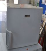 A ZANUSSI BJ84L TABLE TOP FRIDGE width 42cm, depth 47cm, height 50cm (PAT pass and working at 5