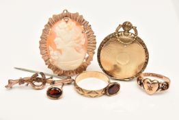 A SMALL ASSORTMENT OF JEWELLERY, to include a 9ct gold carved shell cameo brooch, hallmarked 9ct