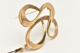 A 9CT GOLD BROOCH, textured and polished swirl design, fitted with a brooch pin and trombone