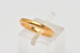 A 22CT GOLD BAND RING, a plain polished band ring, approximate width 2mm, hallmarked 22ct London,