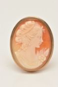 A YELLOW METAL CAMEO PENDANT BROOCH, an oval form shell cameo, yellow metal collet mount, stamped
