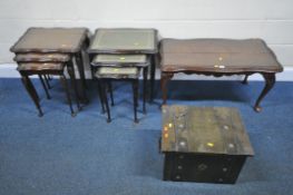 A 20TH CENTURY MAHOGANY COFFEE TABLE, width 95cm x depth 50cm x height 47cm, two nest of three