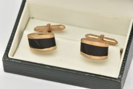A PAIR OF 9CT GOLD CUFFLINKS, yellow gold inlay set with onyx, fitted with toggle fittings,