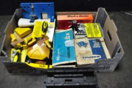 A CARDBOARD BOX CONTAINING, four Stanley Bailey corner clamps, a Record no.148 dowelling jig,