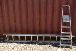 AN ABRU STAIRMASTER DIY ALUMINIUM DOUBLE EXTENSION LADDER, closed length 3m, extended 5.56m, and a