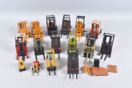 A COLLECTION OF UNBOXED ASSORTED DIECAST FORKLIFT TRUCK MODELS, assorted scales, models by Dinky,