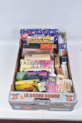 A MIXED LOT OF BOXED AND UNBOXED DIE CAST VEHICLES, to include boxed Maisto Classic Sportscar